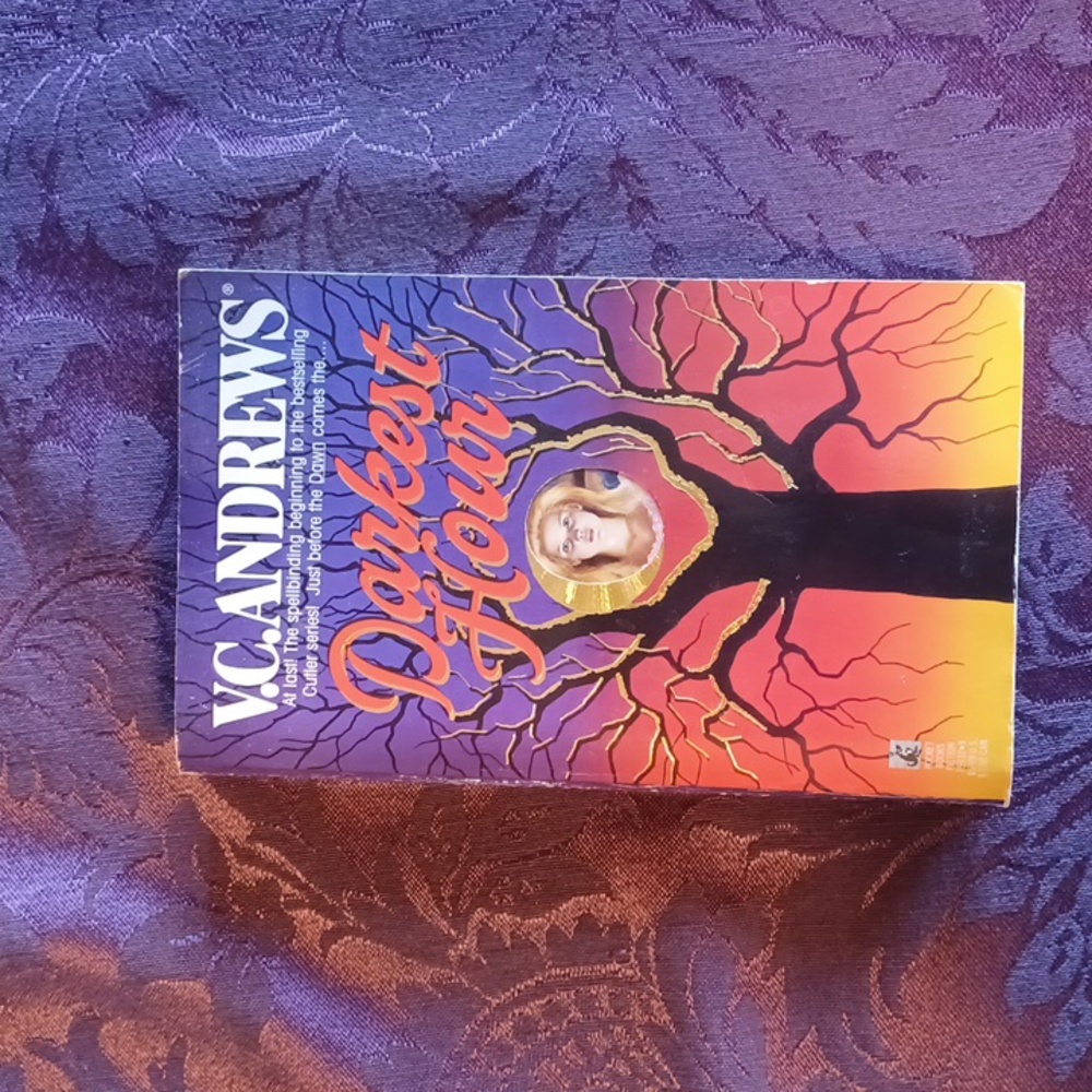 VC Andrews Darkest Hour Keyhole Cover